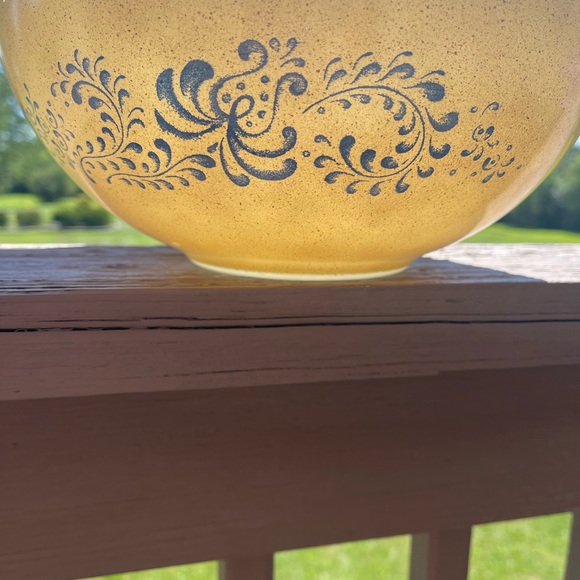 Vintage Pyrex Homestead 4 qt. Bowl - Picture 2 of 6